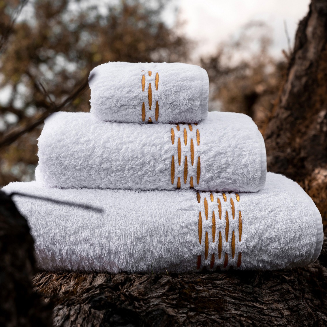 White hand towels discount with gold trim