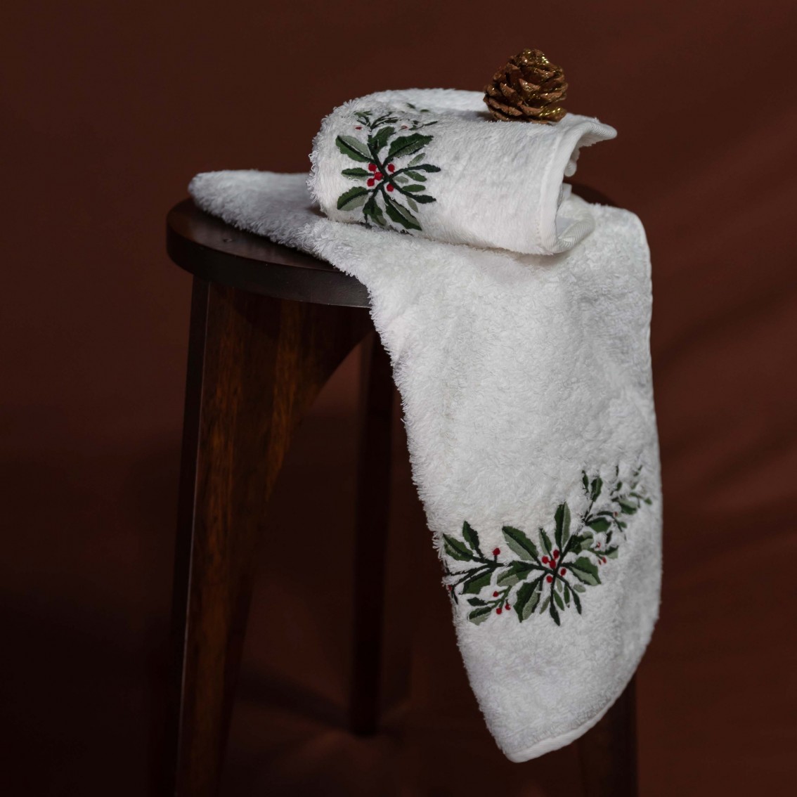 FESTIVE TOWELS