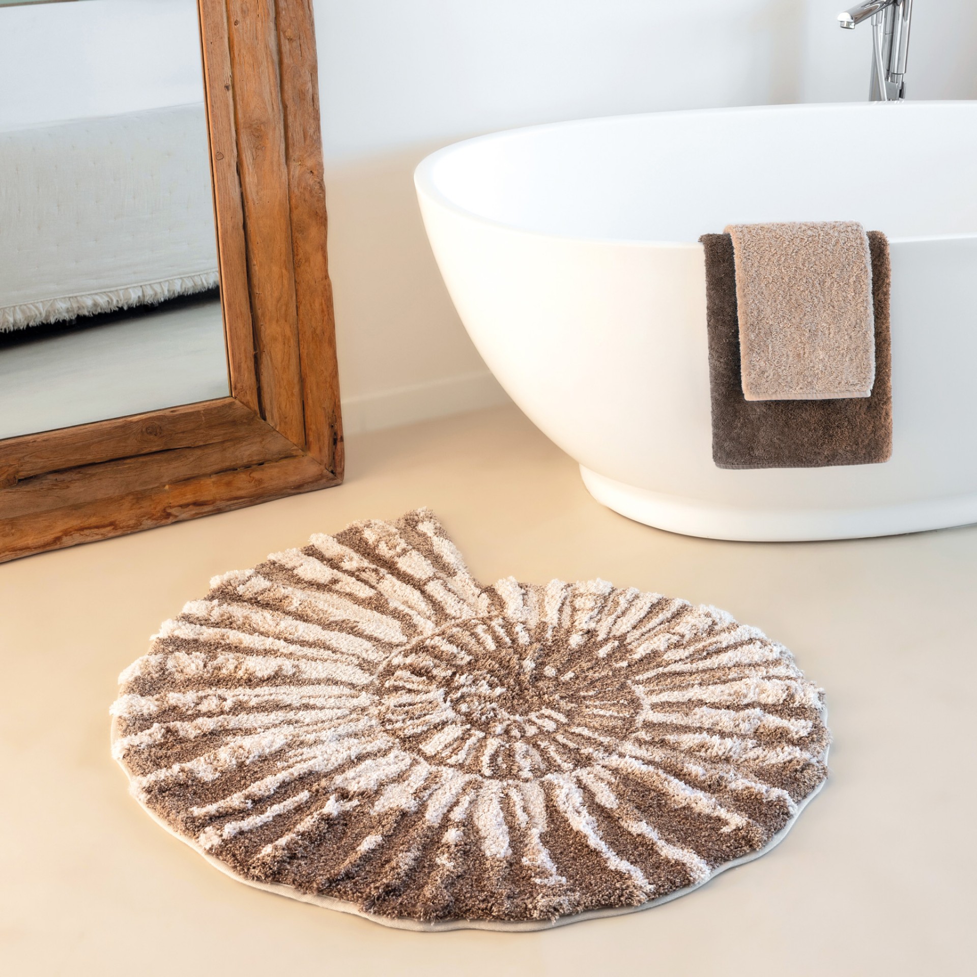 SHELL BATH RUG